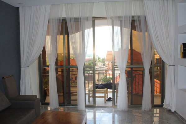 42-inch TV with digital channels - Bon Bini Residence (Kampala)