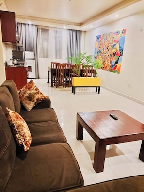 1 bedroom, premium bedding, Tempur-Pedic beds, individually decorated - Bon Bini Residence (Kampala)
