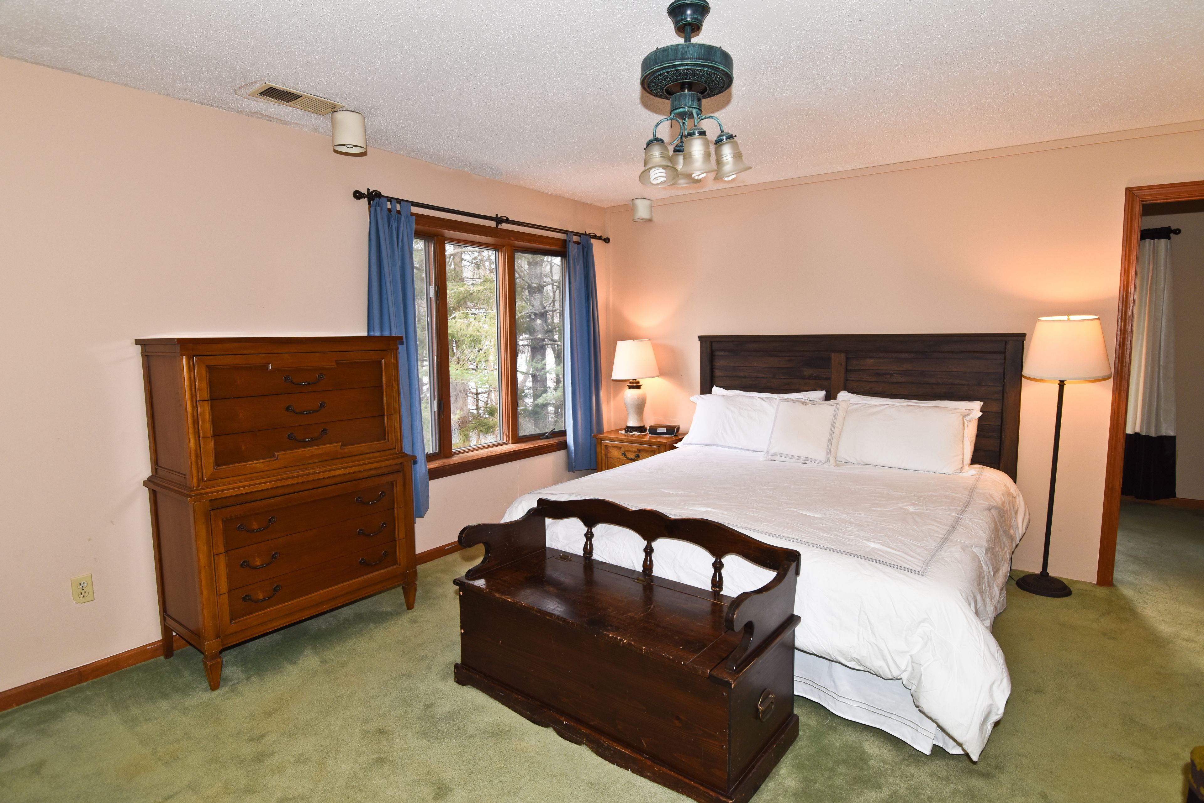 executive apartment, 2 bedrooms, balcony, mountain view (not pet friendly) | down duvets, laptop workspace, iron/ironing board, free wifi