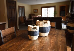 Executive-huoneisto, 2 makuuhuonetta, parveke, vuoristonäköala (Not Pet Friendly) | Oleskelualue | Taulutelevisio