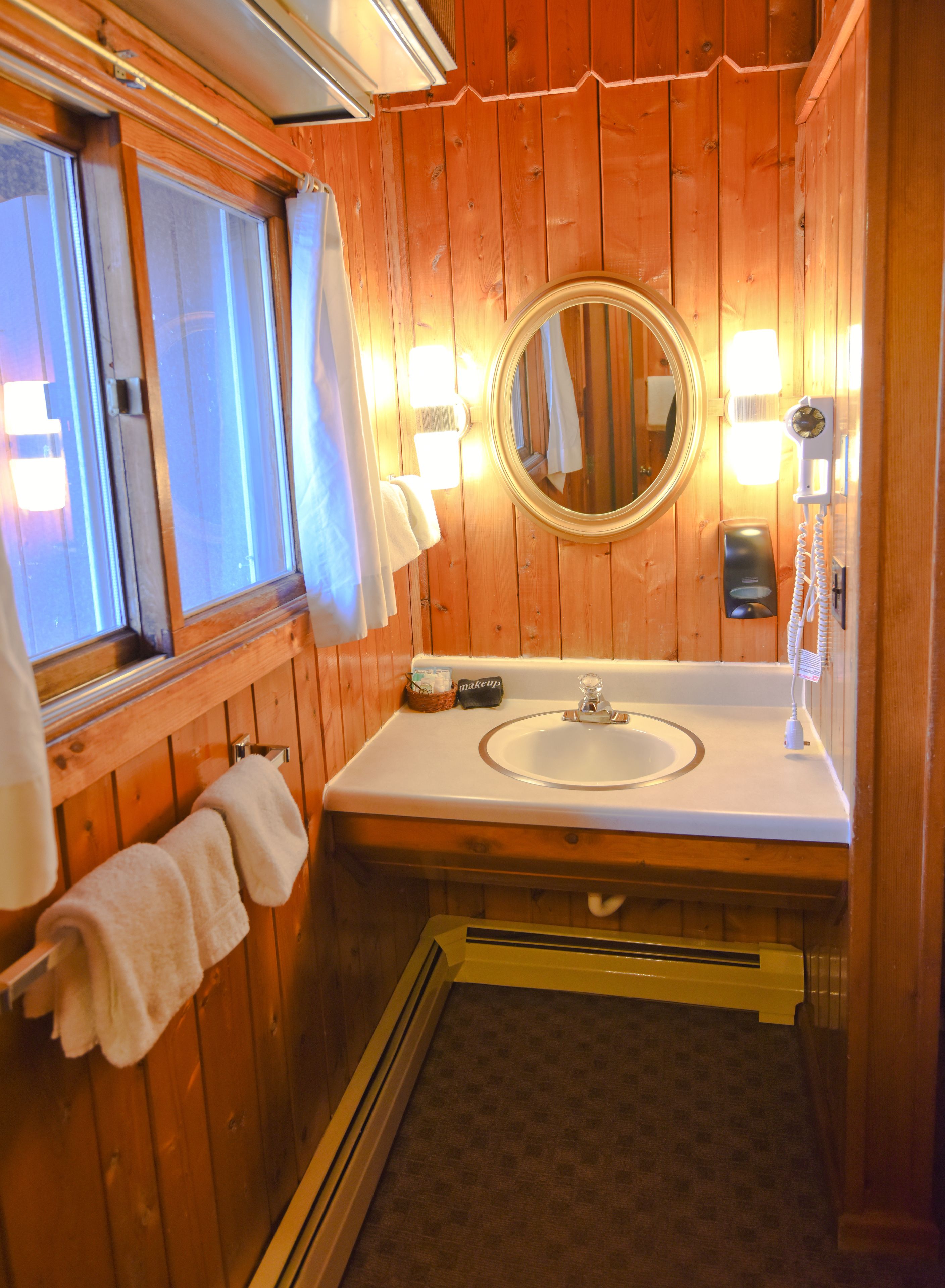 classic room, 2 double beds, mountain view (pet friendly) | bathroom | combined shower/bathtub, towels