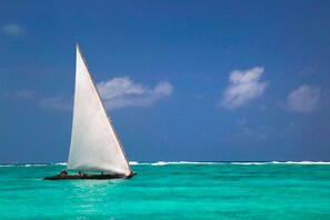On the beach, white sand, beach shuttle, sun loungers - Mocco Beach Villa (Kendwa)