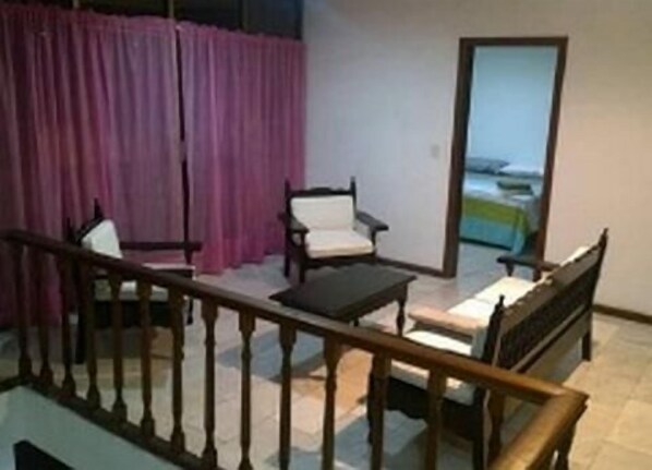 Family House, 5 Bedrooms | Living area