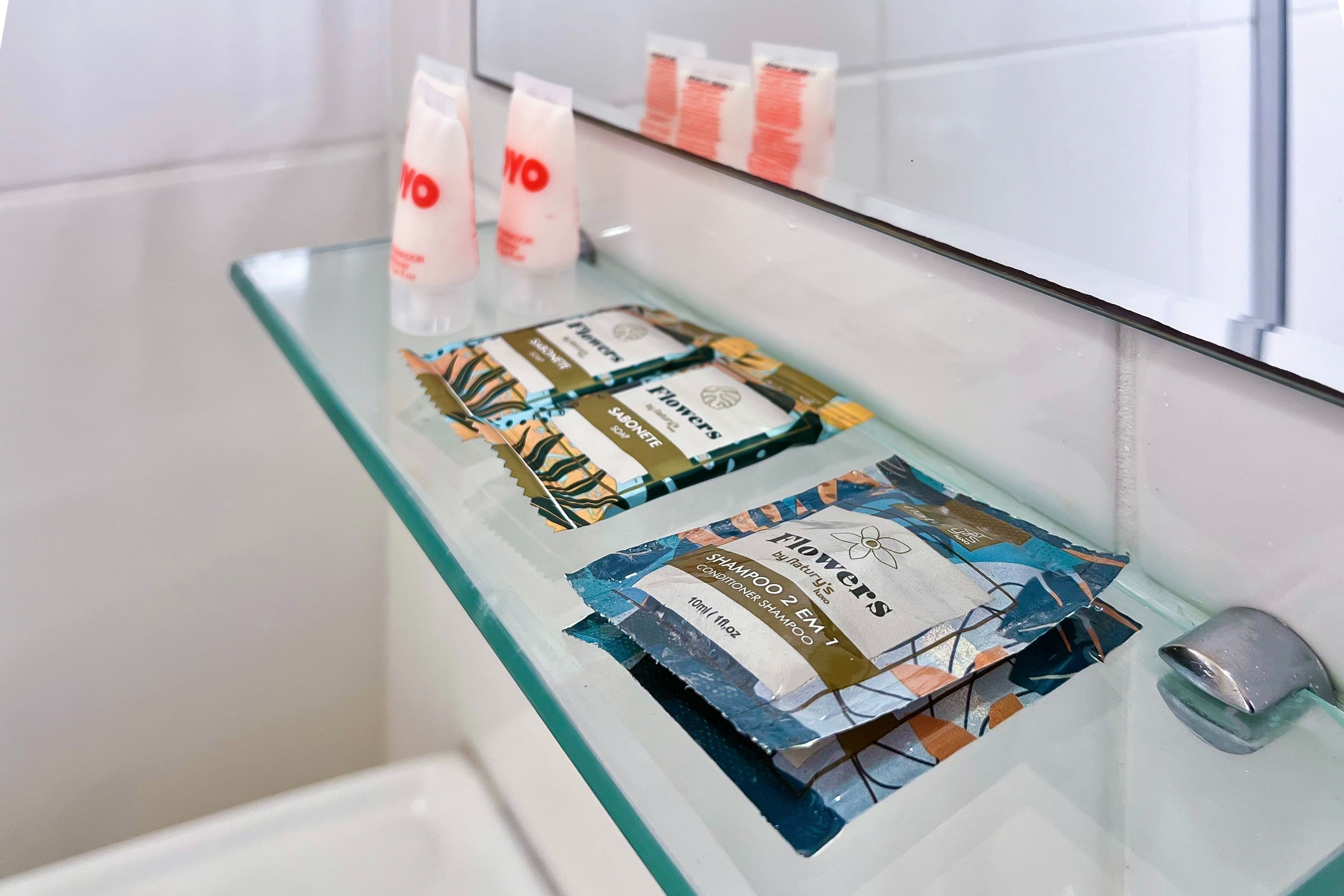 高级双人房 | 浴室 | 淋浴设施、免费洗浴用品、吹风机、毛巾