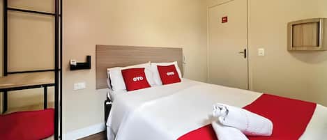 Chambre Double Supérieure | Chambres insonorisées, fer et planche à repasser, Wi-Fi gratuit