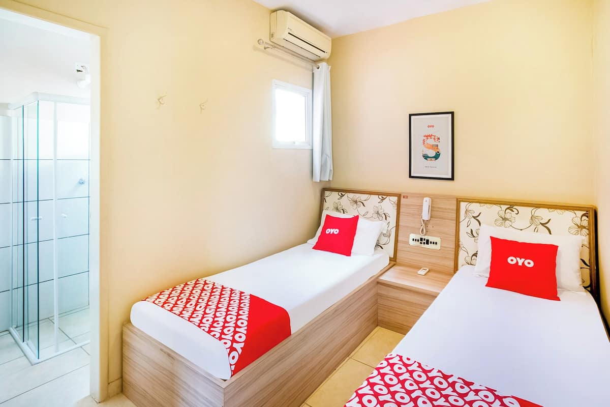 Sistema de insonorización, tabla de planchar con plancha y wifi gratis