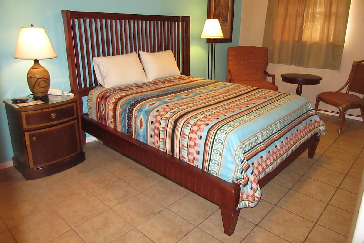 Ropa de cama de alta calidad, escritorio y cortinas blackout