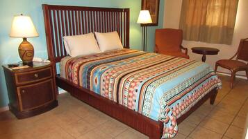 Premium bedding, desk, blackout drapes, free WiFi