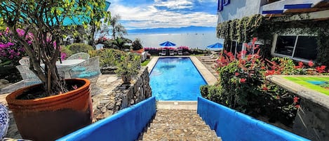 Outdoor pool, pool loungers