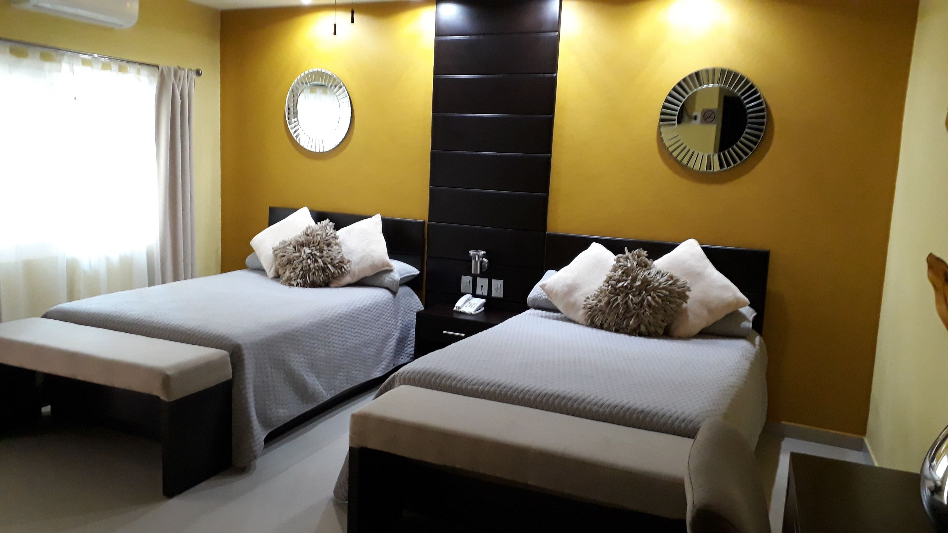 Deluxe-dobbeltværelse - 1 soveværelse - handicapvenligt - stueetage | Premium-sengetøj, minibar, pengeskab på værelset, skrivebord