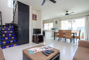 Living area - Margaritas 312A by Riviera Rentals (Playa del Carmen)