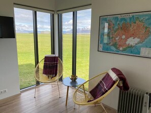 Superior Double Room | Living area | Flat-screen TV - Brú Guesthouse (Rangárþing eystra)