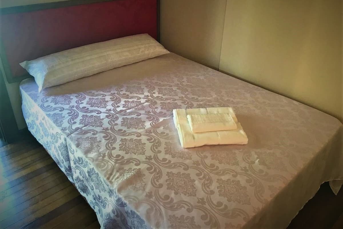 Economy House, 1 Double Bed (House 02)