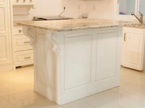 Family House, 4 Bedrooms | Private kitchen - Casa Car (Mazatlán)