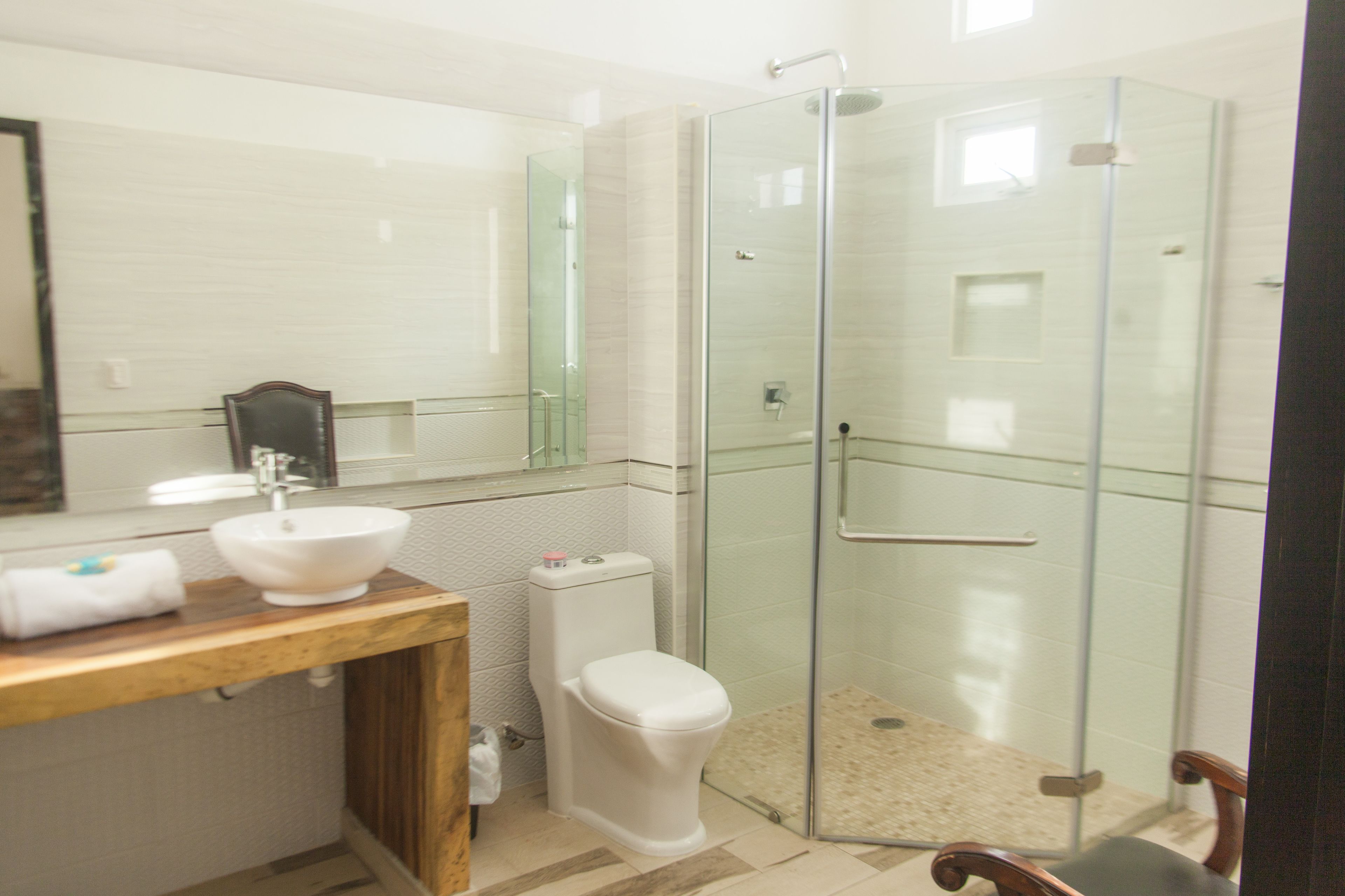 Family House, 4 Bedrooms | Bathroom | Shower, towels