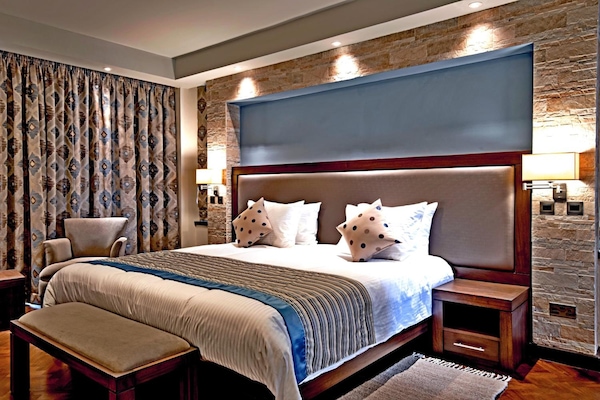 Minibar, in-room safe, desk, laptop workspace