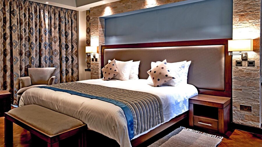 Magna Hotel and Suites