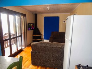 Exclusive House, 2 Bedrooms | Ruang tamu | TV skrin rata, pendiangan