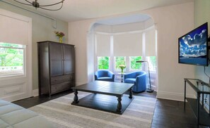 Chapman House King Suite, Blue Room | Free WiFi, bed sheets - Station Inn Pawling (Pawling)