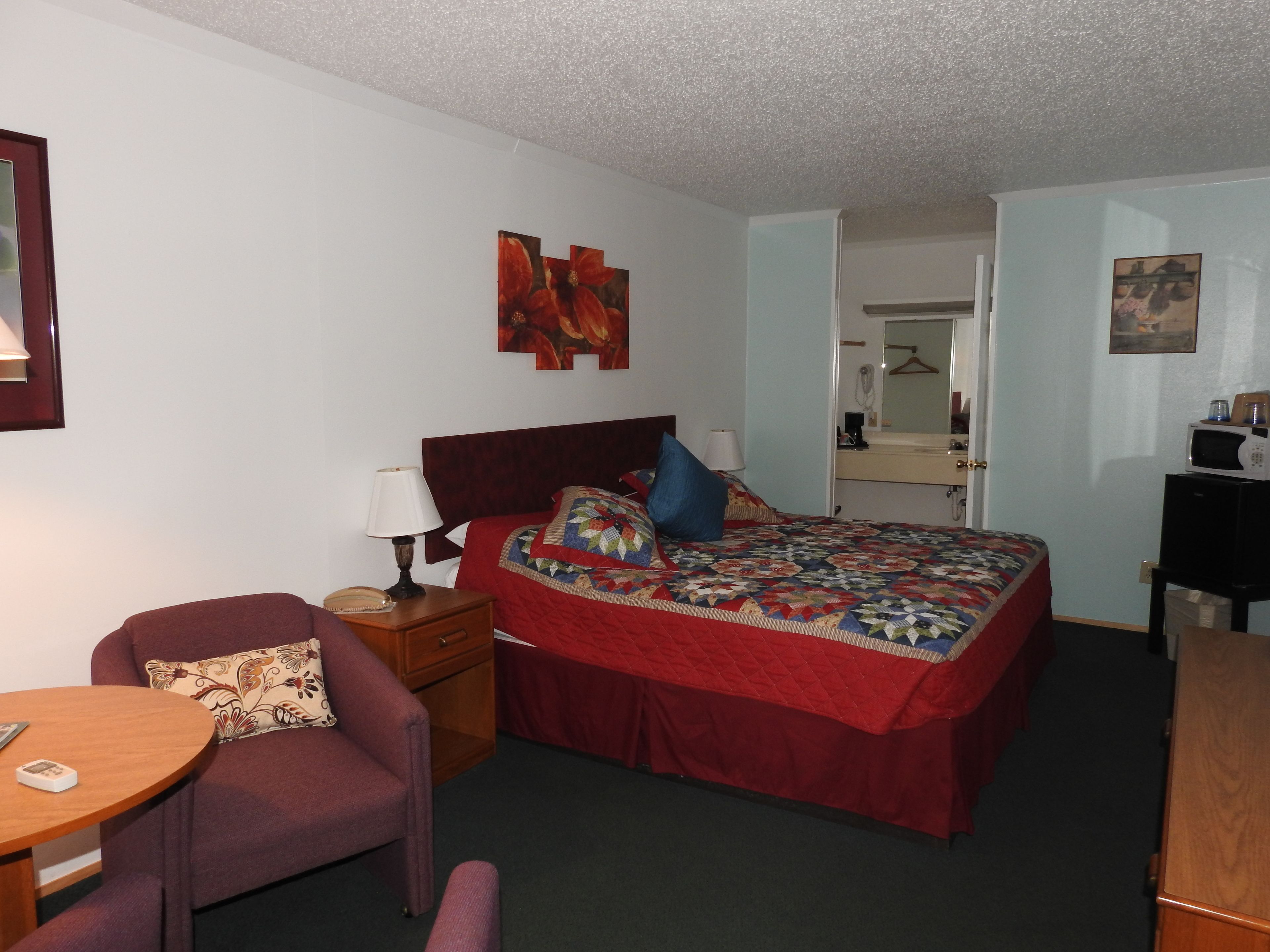 Individually decorated, blackout curtains, iron/ironing board, free WiFi