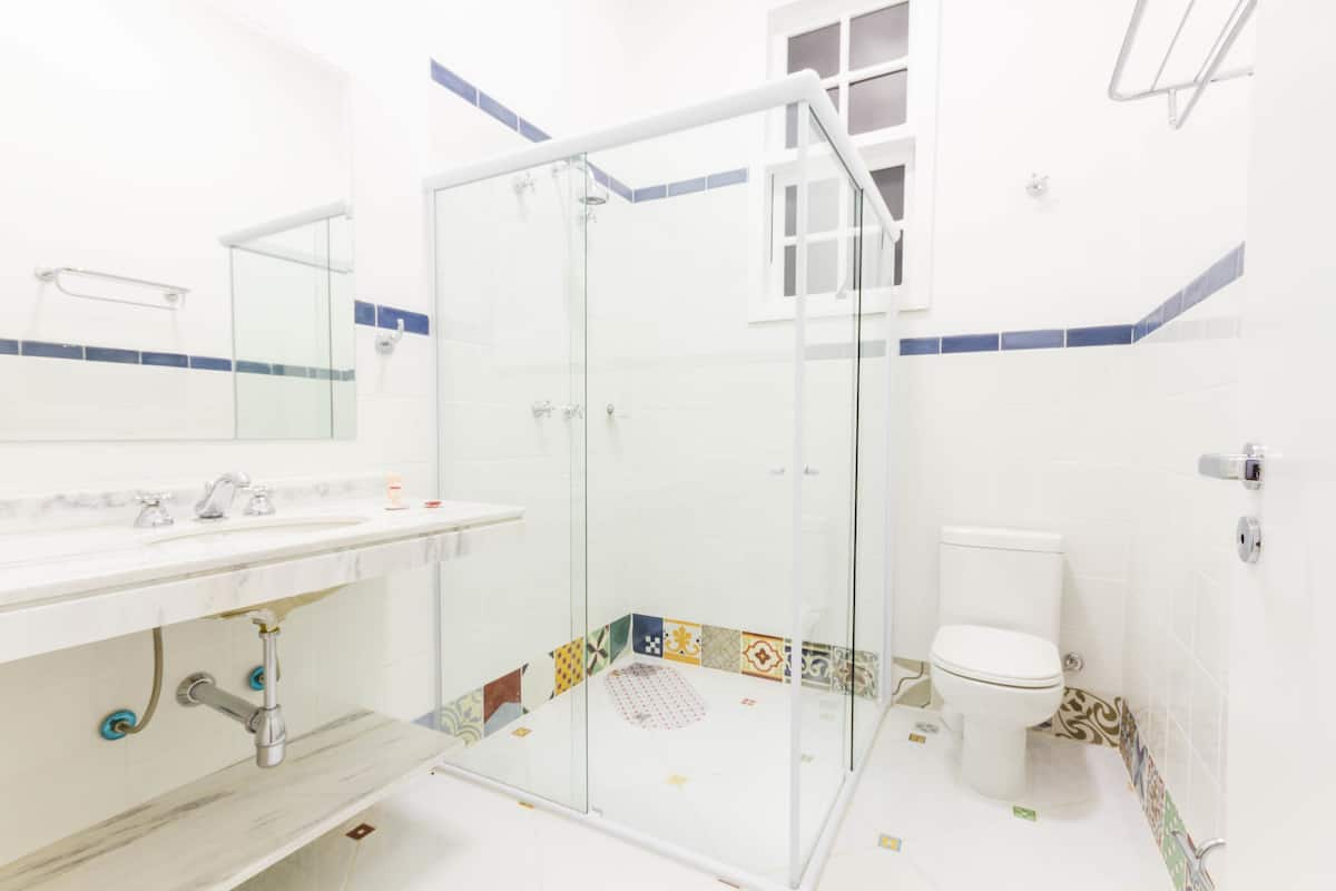 luxury double or twin room | bathroom | shower, free toiletries, hair dryer, towels