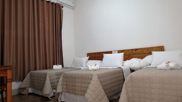 Quarto triplo superluxo | Frigobar, cofres nos quartos, escrivaninha, cortinas blackout