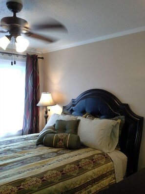 Villa, 5 Bedrooms | 1 bedroom, premium bedding, pillowtop beds, minibar - JARVIS Edgewater Park & Beach 5BD Villa (Cleveland)