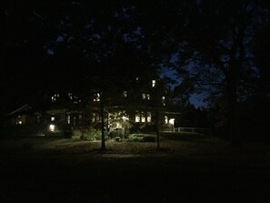 Property entrance - JARVIS Edgewater Park & Beach 5BD Villa (Cleveland)