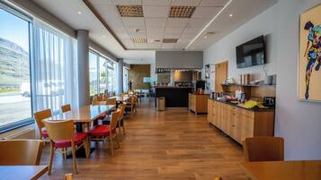 Daily continental breakfast (ISK 3000 per person)