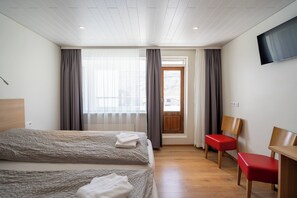 Kahden hengen huone, parveke | 1 makuuhuone, pimennysverhot, äänieristys, silitysrauta/-lauta
