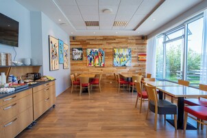 Daily continental breakfast (ISK 3000 per person)