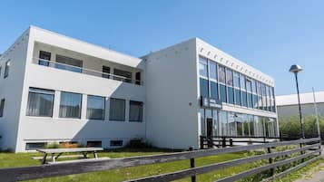 Vista frontal de la propiedad