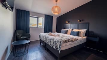 Habitación superior con 1 cama doble o 2 individuales | Sistema de insonorización, wifi gratis, ropa de cama