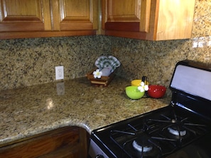Traditional Cottage, 1 Queen Bed, Kitchen, Beachfront | Private kitchen
