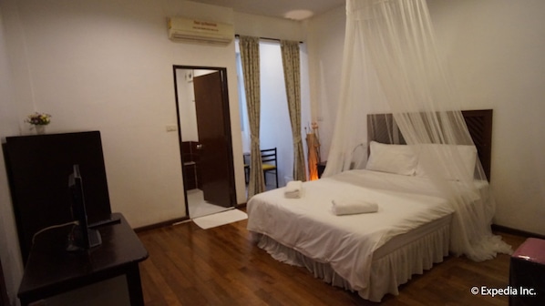 Standard Double Room | In-room safe, blackout drapes, soundproofing, free WiFi - Nawaporn Place Guesthouse (Phuket)
