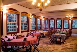 Free daily buffet breakfast - Solar da Ponte (Tiradentes)