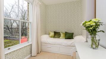 2 bedrooms, desk, iron/ironing board, free WiFi