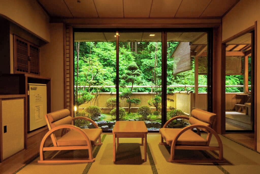 Minibar, in-room safe, desk, free WiFi