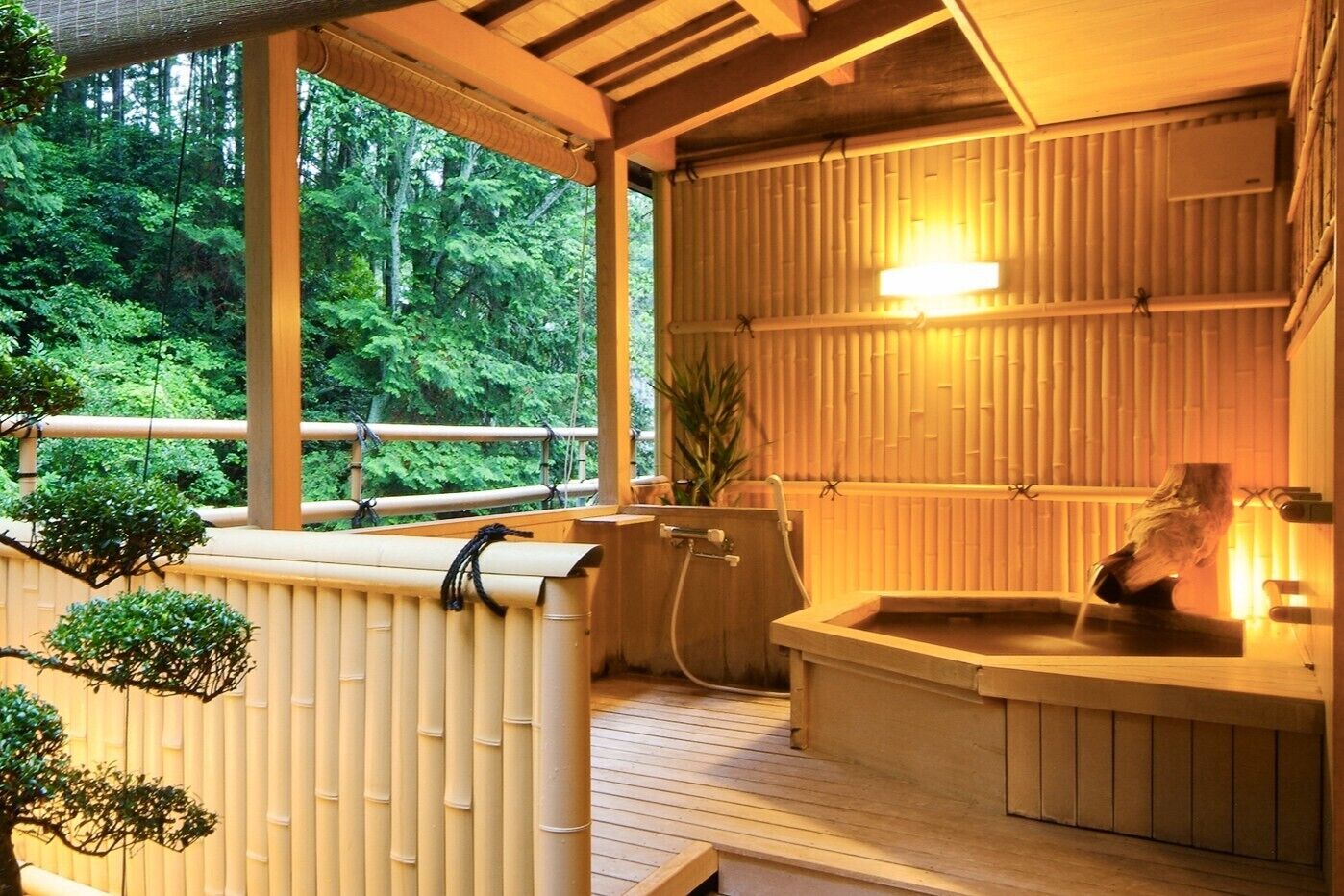 Badewanne und Dusche (separat), kostenlose Toilettenartikel