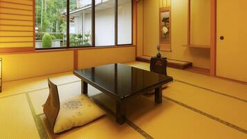 Minibar, in-room safe, desk, free WiFi