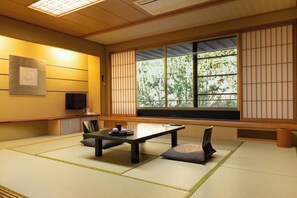 Minibar, in-room safe, individually furnished, laptop workspace - Syoenso Hozugawatei (Kameoka)