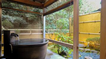 Premium-Zweibettzimmer (Western Style, with Open Air Bath) | Terrasse/Patio