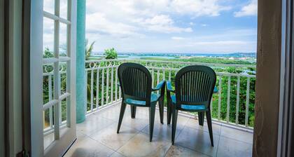 Tropical Paradise. Modern 2 Bedroom with Spectacular views of the Caribbean Sea
