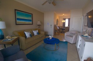 Een smart-tv, een dvd-speler en boeken