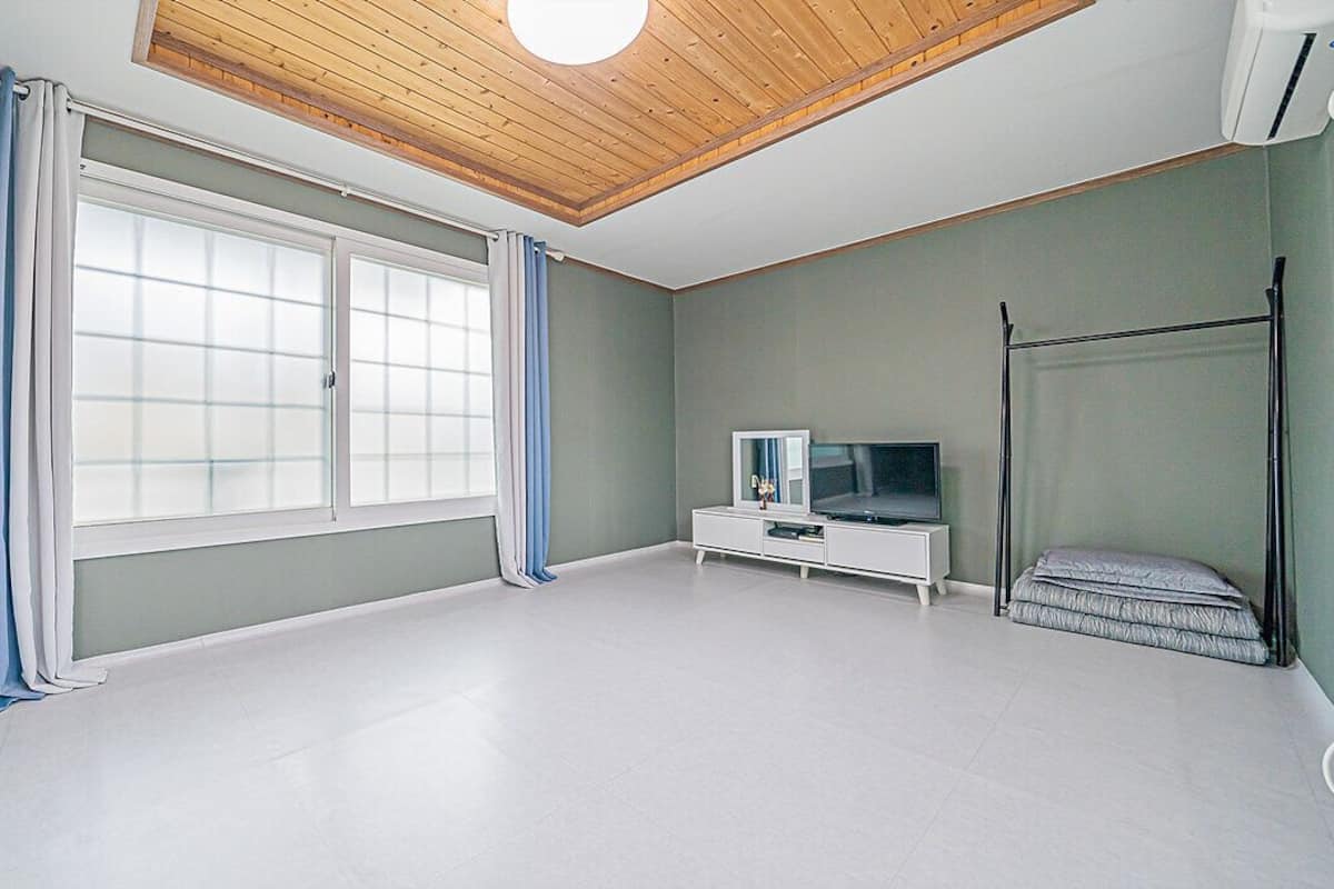 1 bedroom, free WiFi