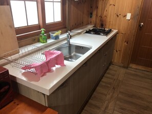 客房 (Saige) | 私人廚房 | 雪櫃、微波爐、爐具、電飯煲