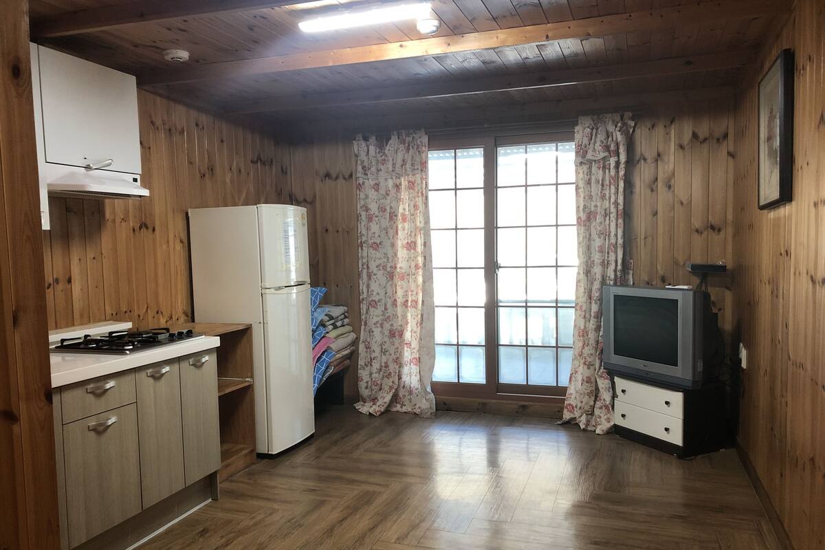Room (Rosemary) | Interior