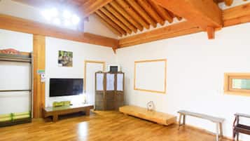 ์์ฝฉ๋ฌ์ฝฉ (4ํธ์ค) | 1 ๊ฐ์ ์นจ์ค, ๋ฌด๋ฃ WiFi