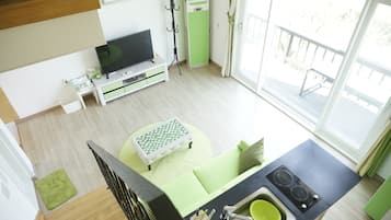 Happy Room | Living area | 48-inch flat-screen TV with cable channels, TV, heated floors