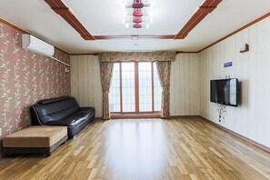 303 Room | Living area